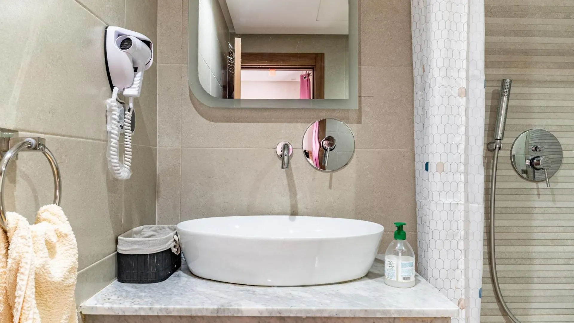 5 Star City Oasis Modern and Cozy Marrakesh Apartment